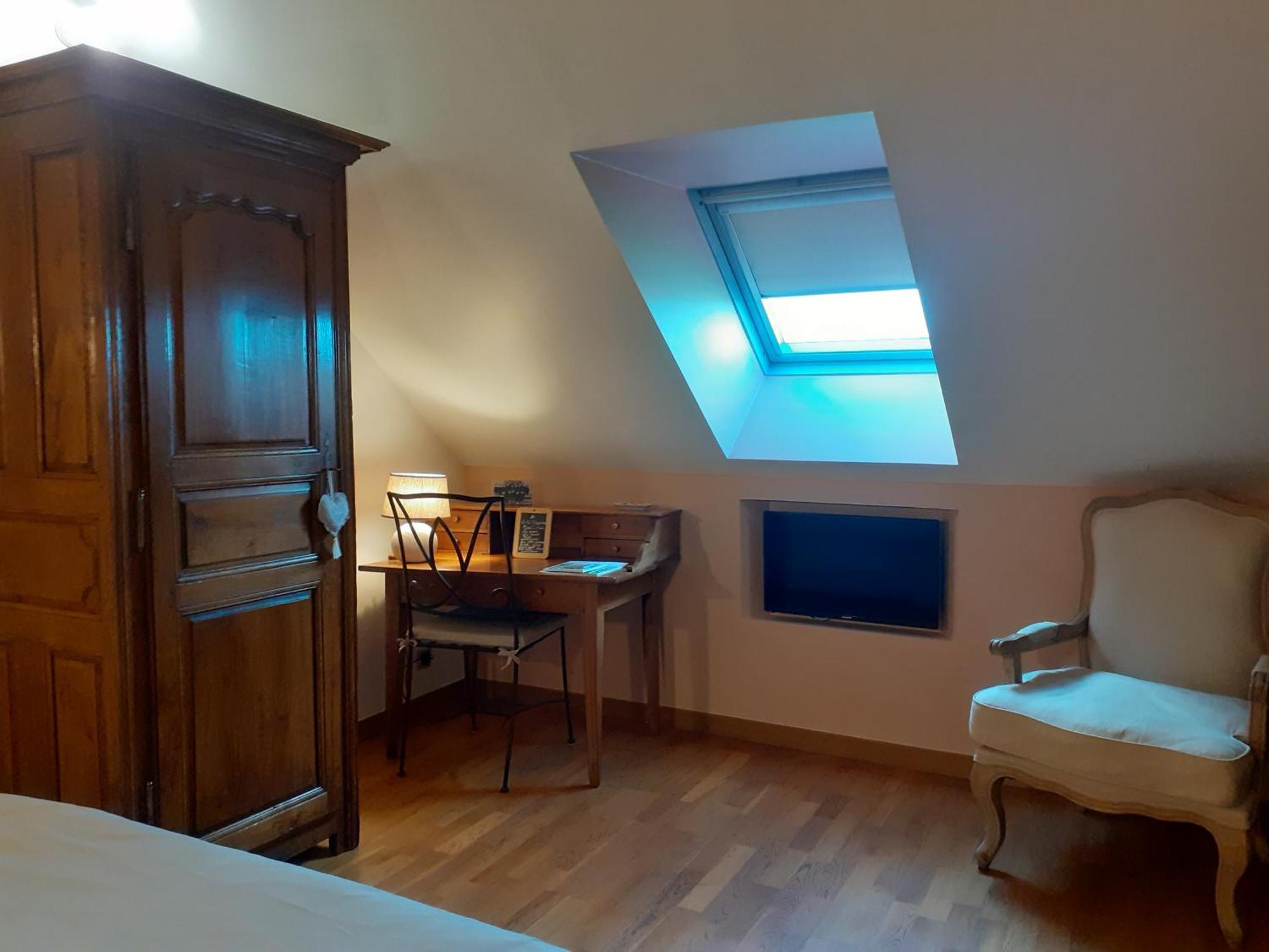 7 , Le Haut Montraye Pace  Номер фото